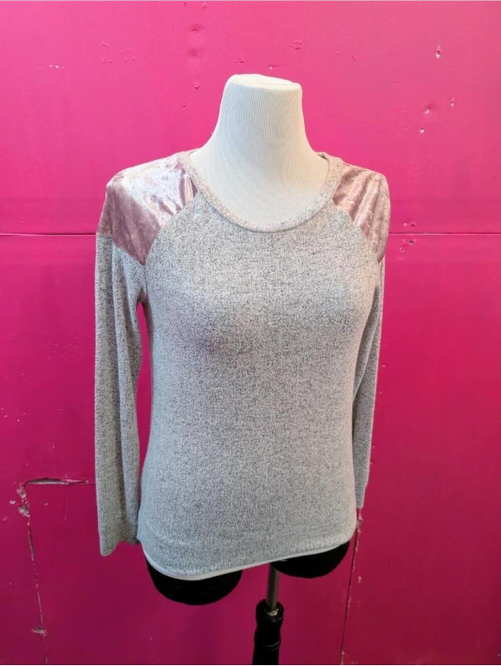 Soft Gray Pink Velvet Lounge Top M